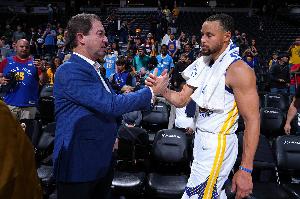 福布斯新一期NBA球队估值榜：勇士135亿美元登顶 湖人125亿第三